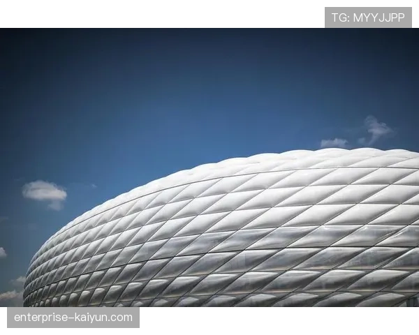 能源转型下的球场:安联球场全面启用太阳能供电系统的运营报告